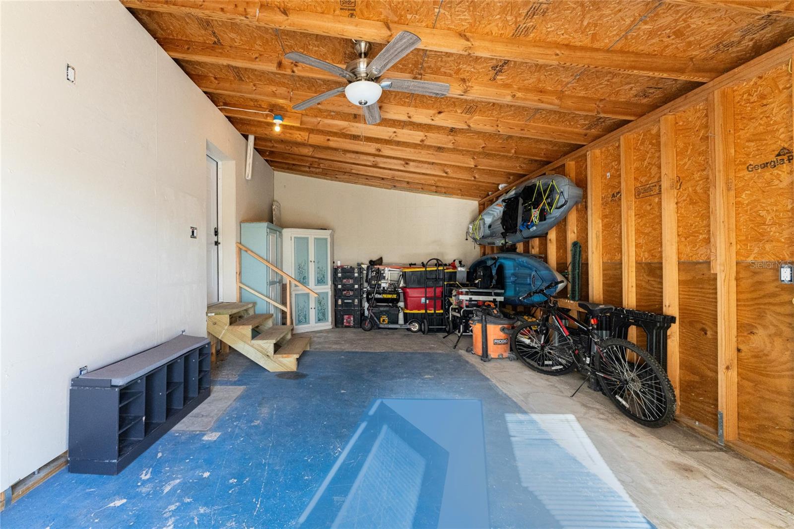 VILLAGE HOL LAKES - Residential