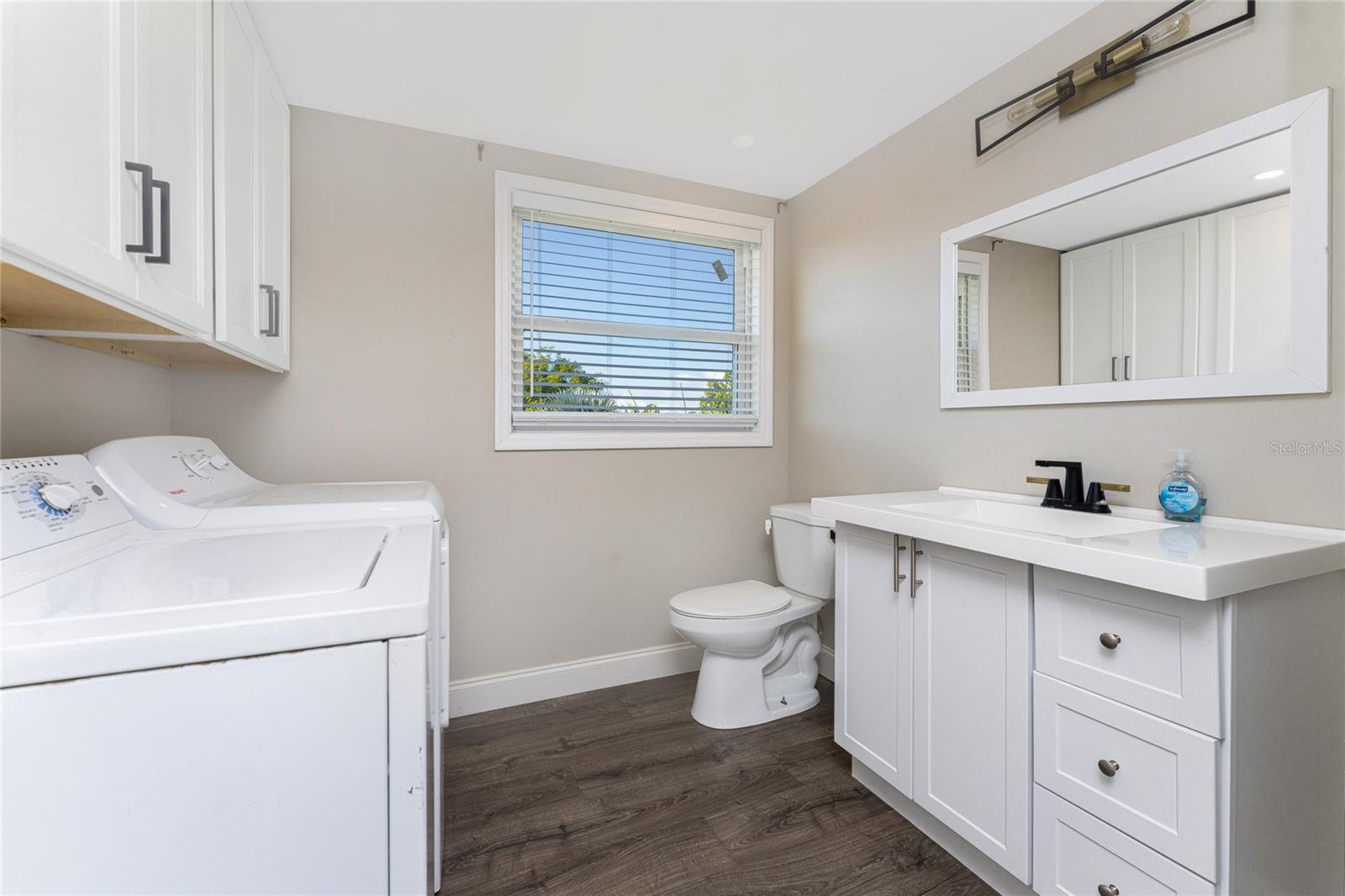 VILLAGE HOL LAKES - Residential