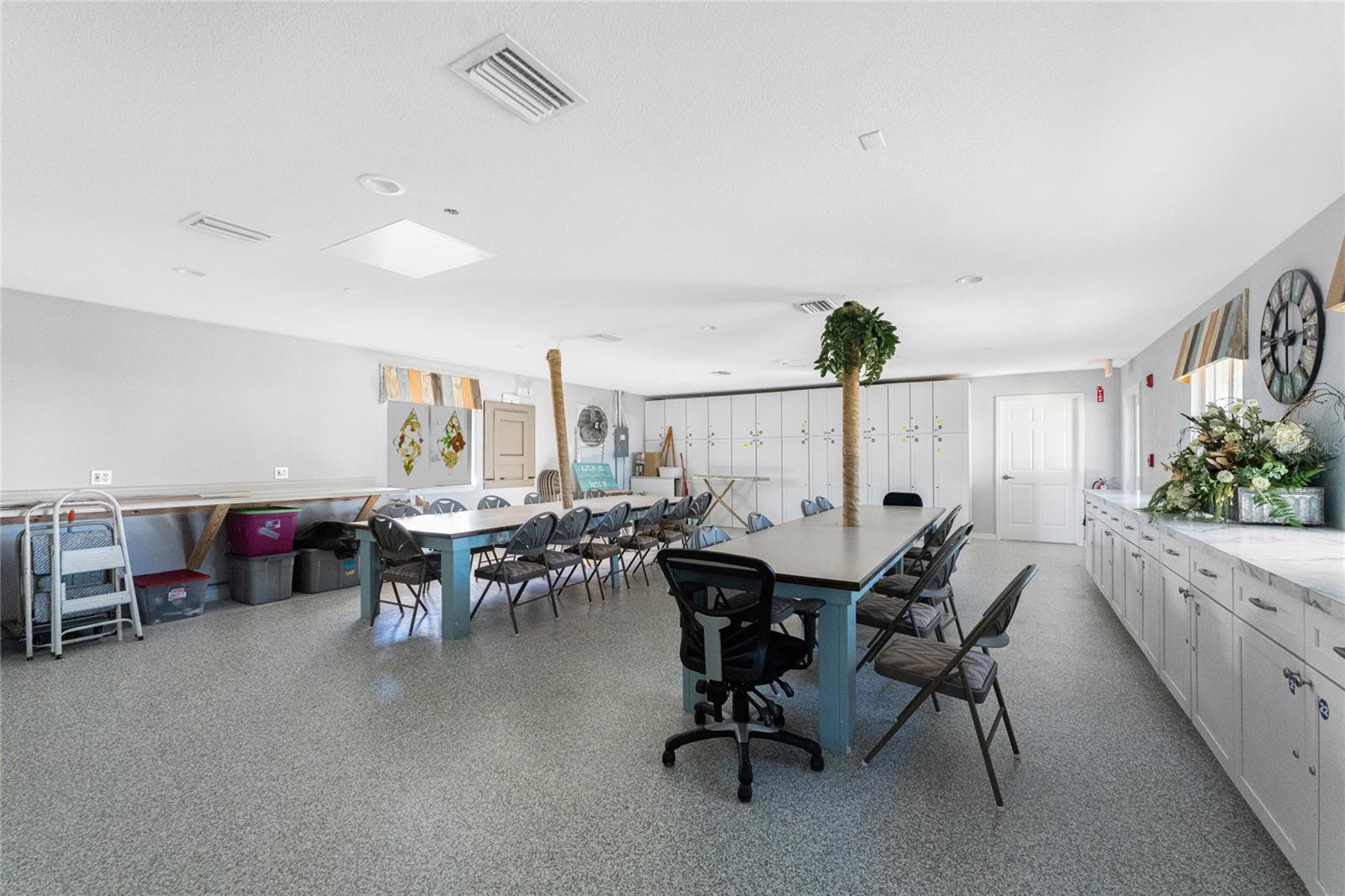 VILLAGE HOL LAKES - Residential