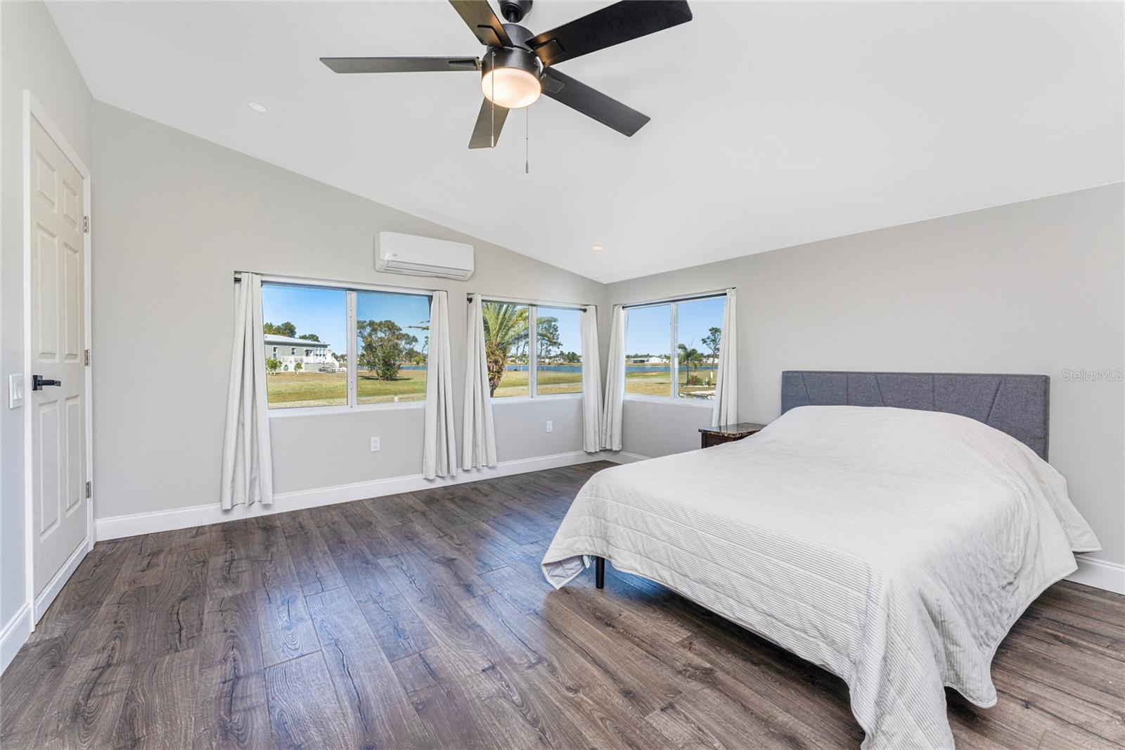 VILLAGE HOL LAKES - Residential