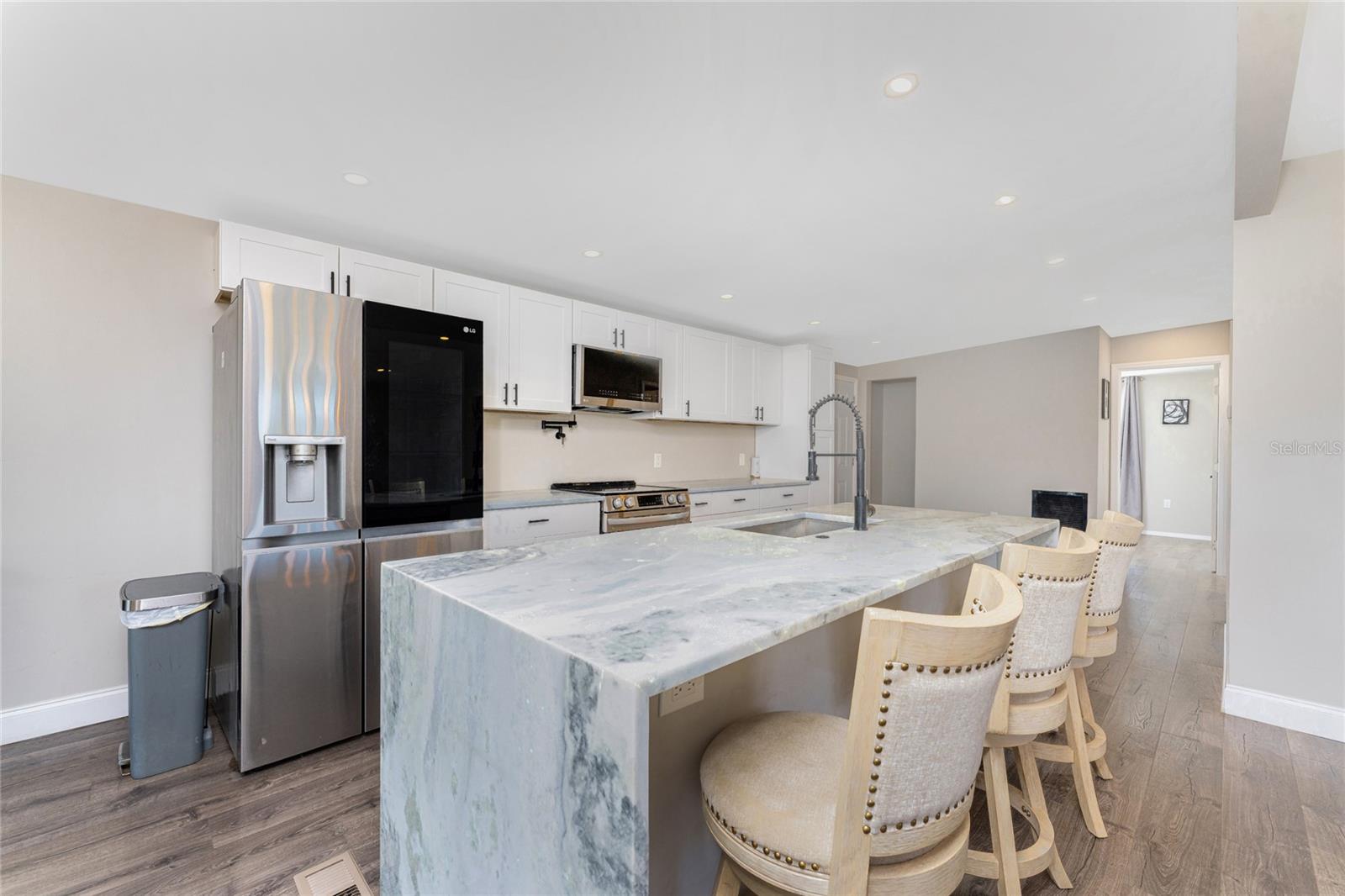 VILLAGE HOL LAKES - Residential