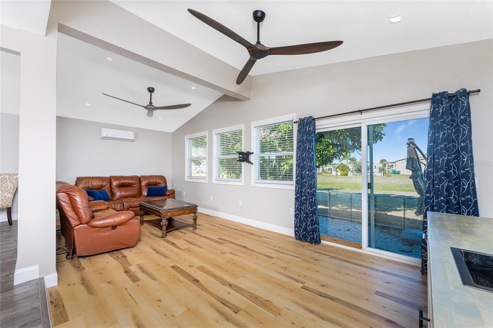 VILLAGE HOL LAKES - Residential