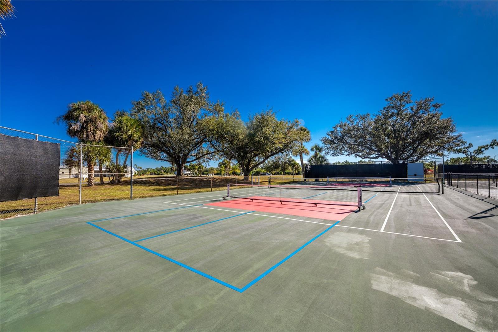 VILLAGE HOL LAKES - Residential