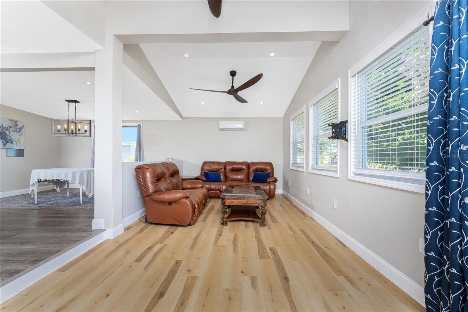 VILLAGE HOL LAKES - Residential