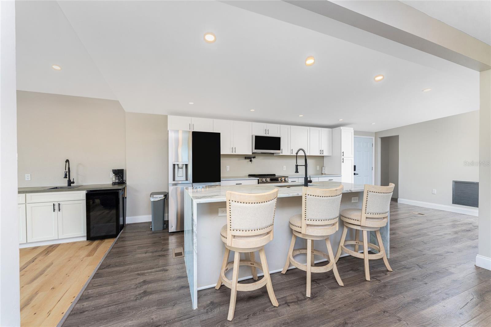 VILLAGE HOL LAKES - Residential