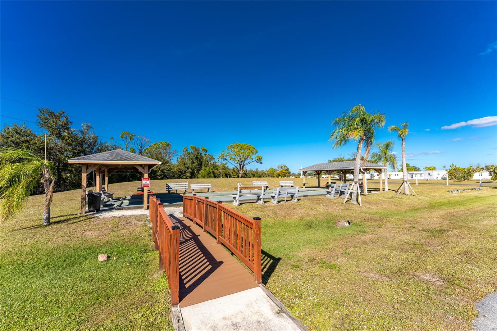 VILLAGE HOL LAKES - Residential