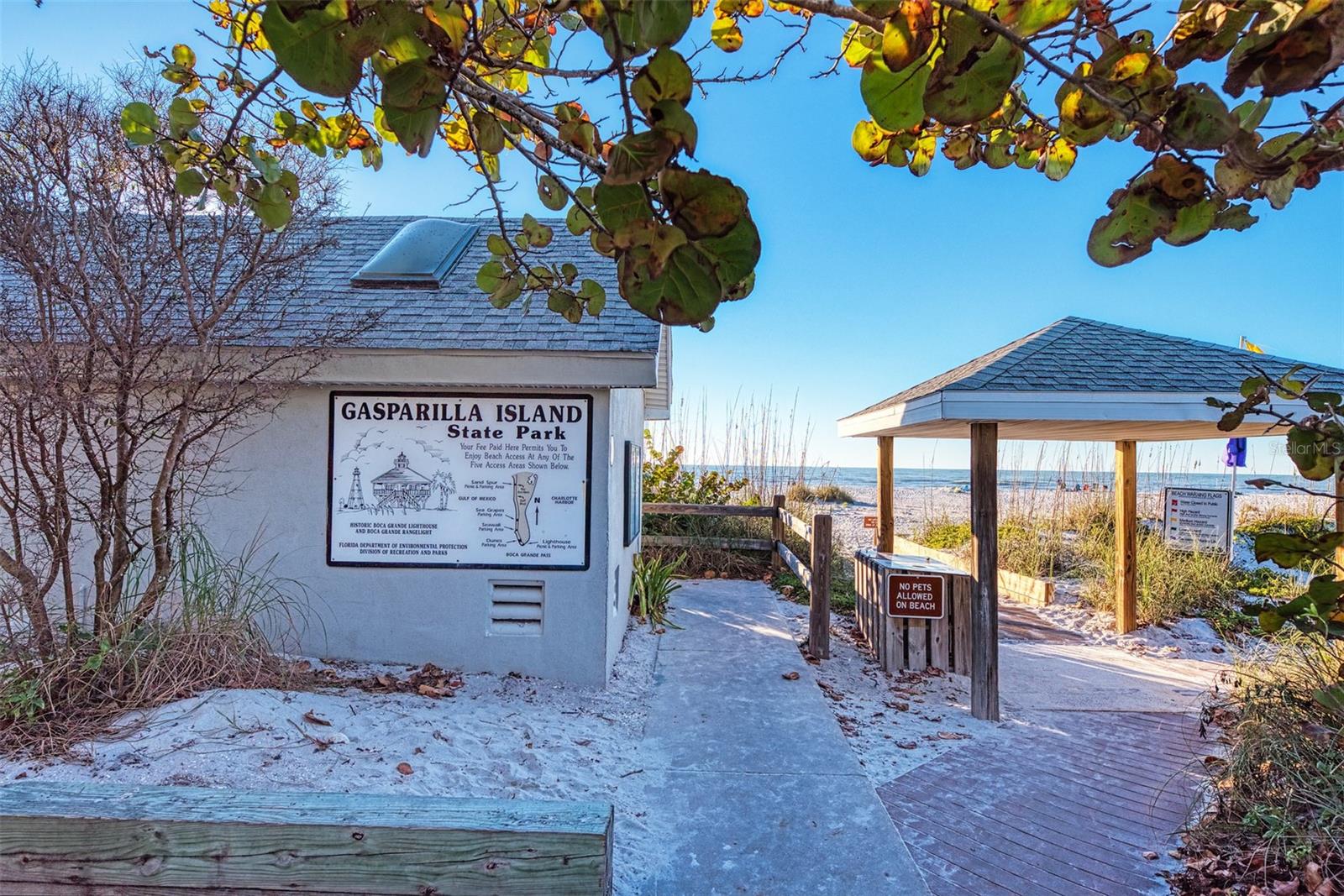 VILLAGE HOL LAKES - Residential