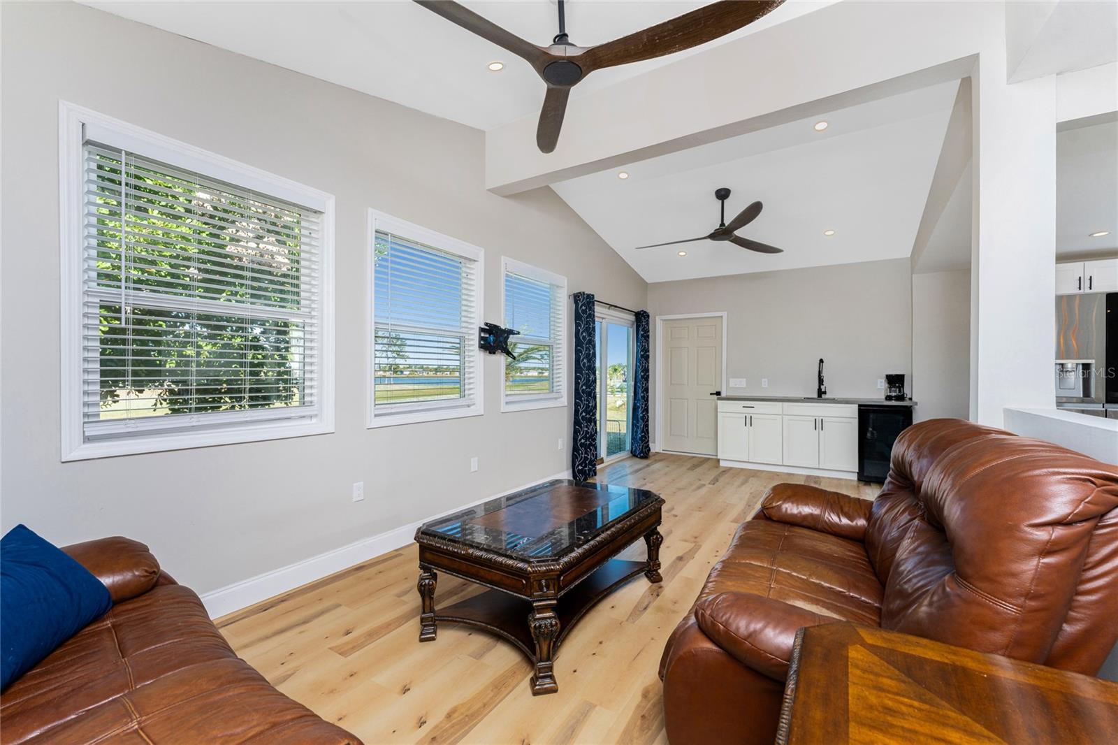 VILLAGE HOL LAKES - Residential