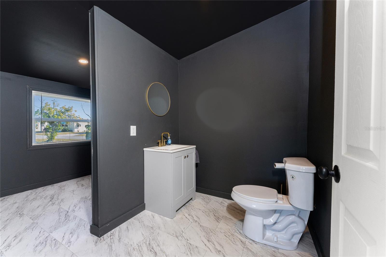 VILLAGE HOL LAKES - Residential