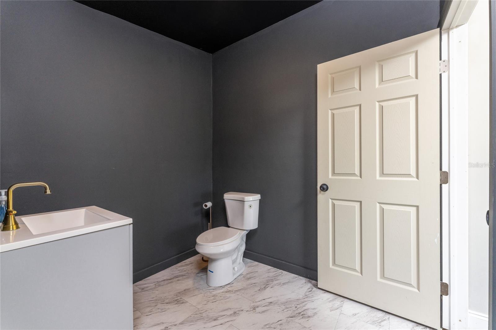 VILLAGE HOL LAKES - Residential