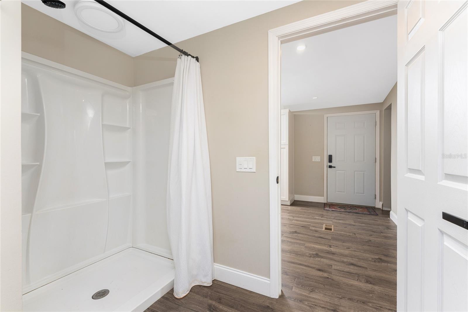 VILLAGE HOL LAKES - Residential