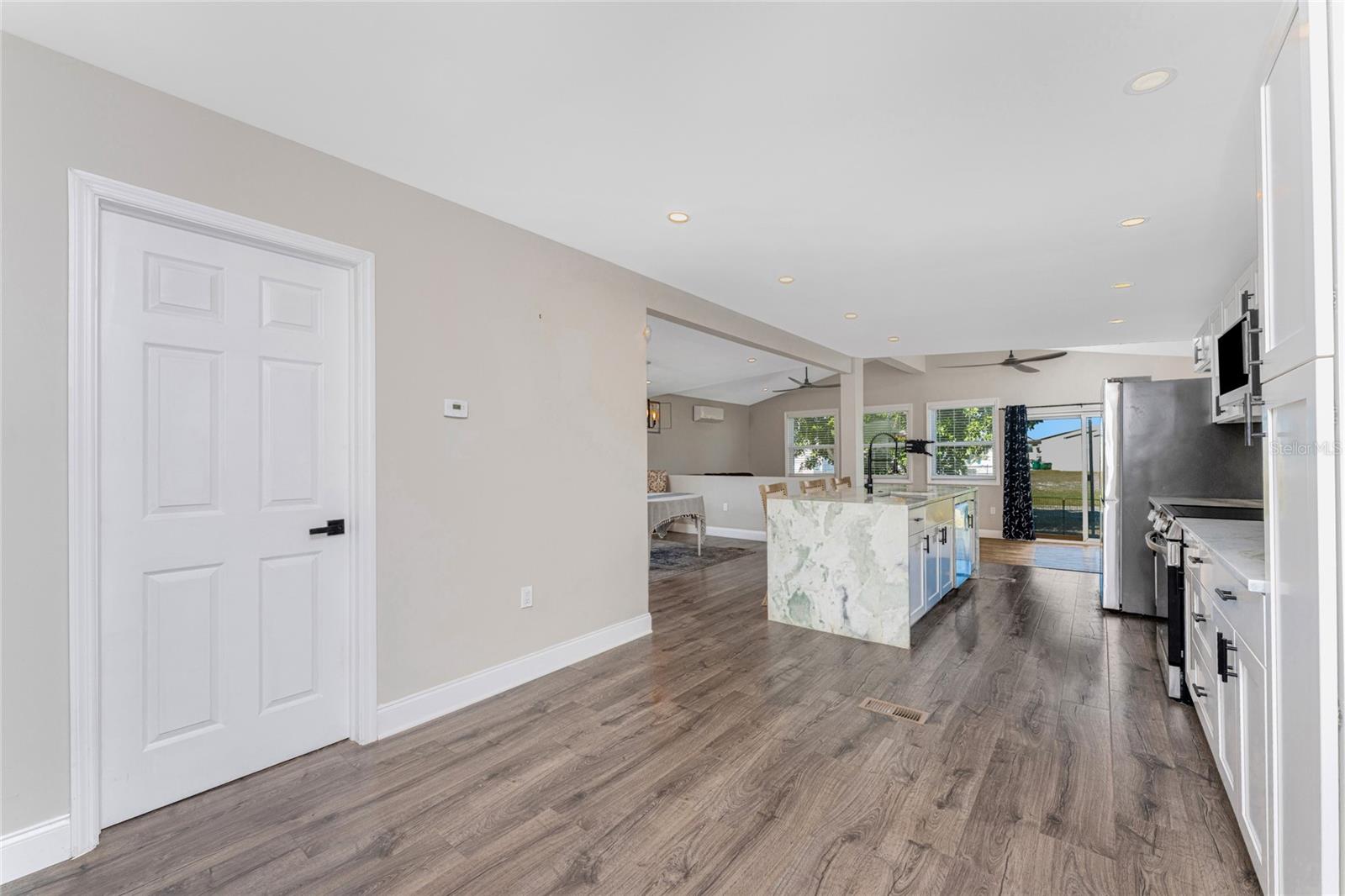 VILLAGE HOL LAKES - Residential