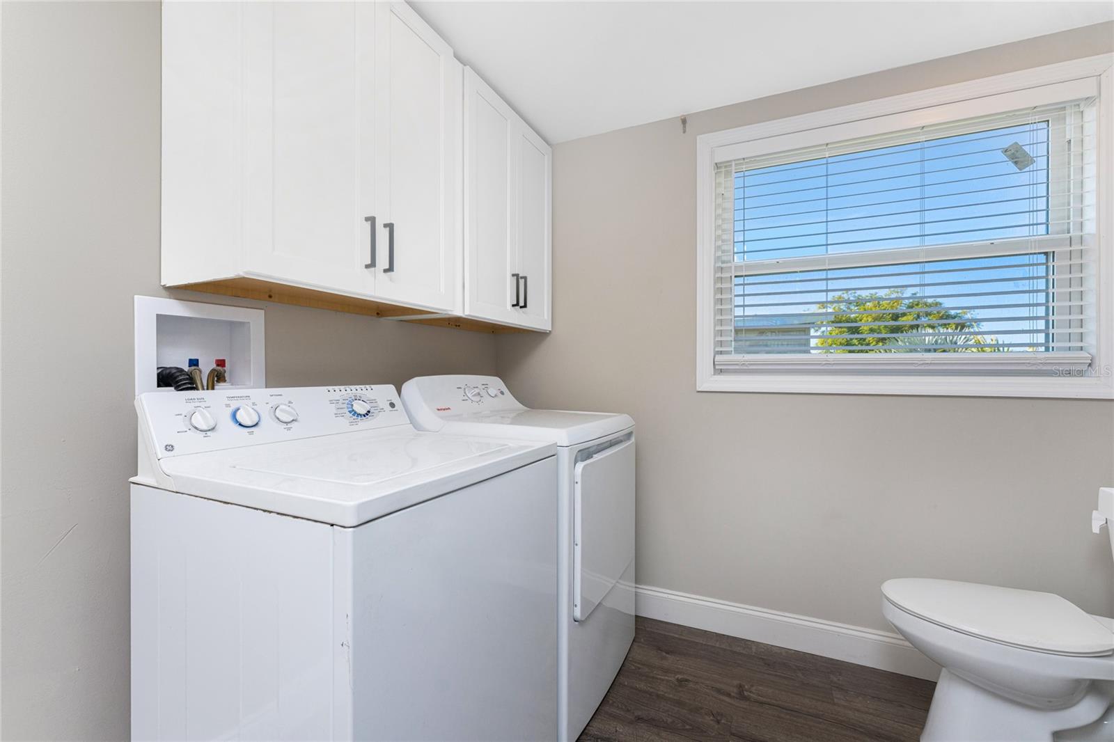 VILLAGE HOL LAKES - Residential