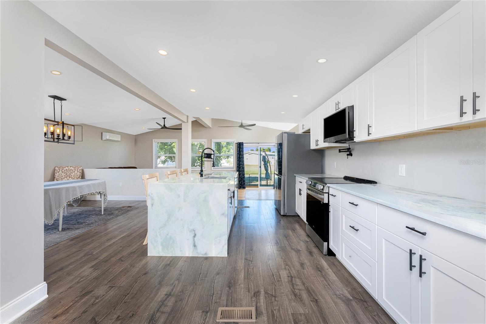 VILLAGE HOL LAKES - Residential