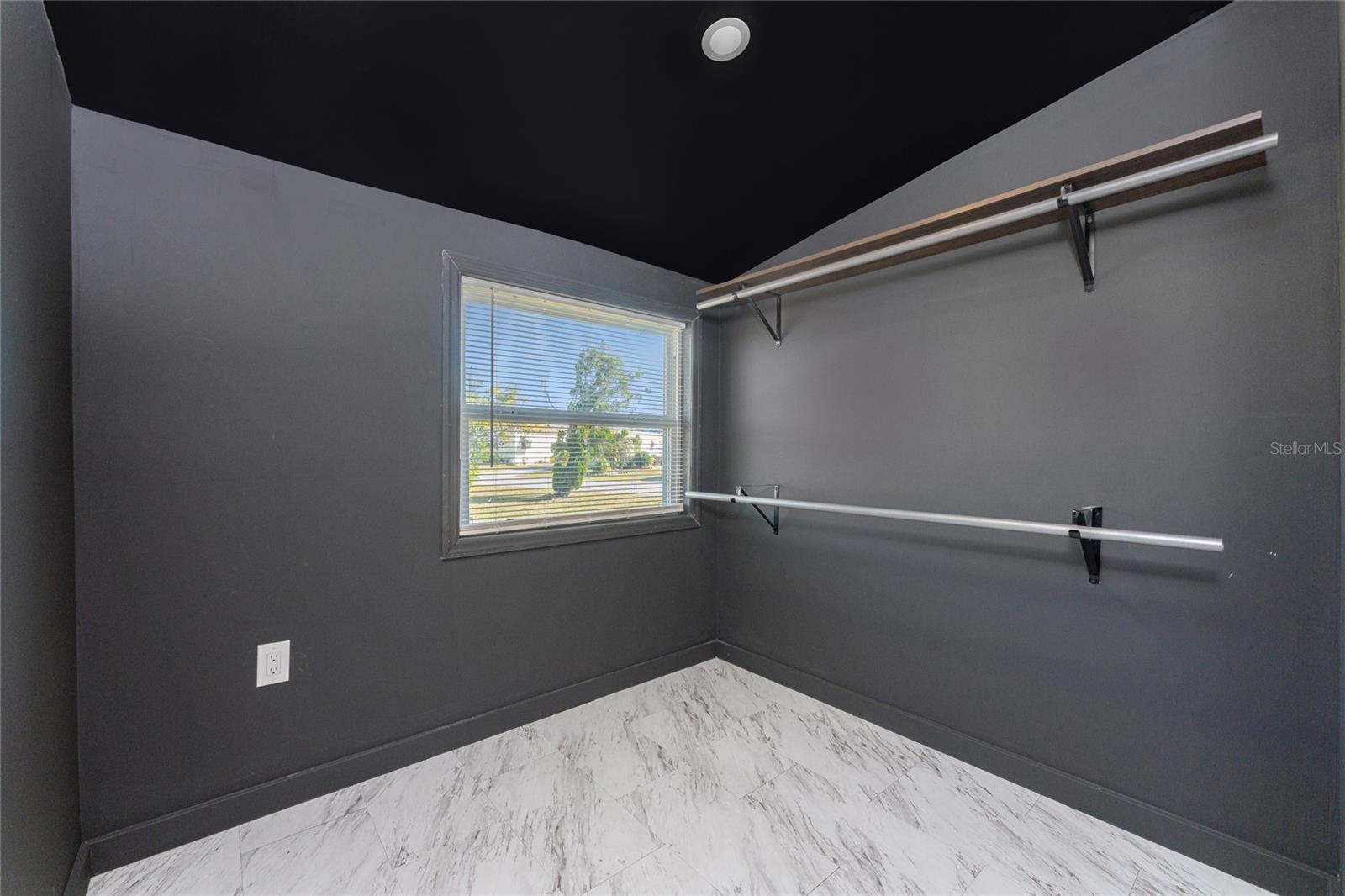 VILLAGE HOL LAKES - Residential