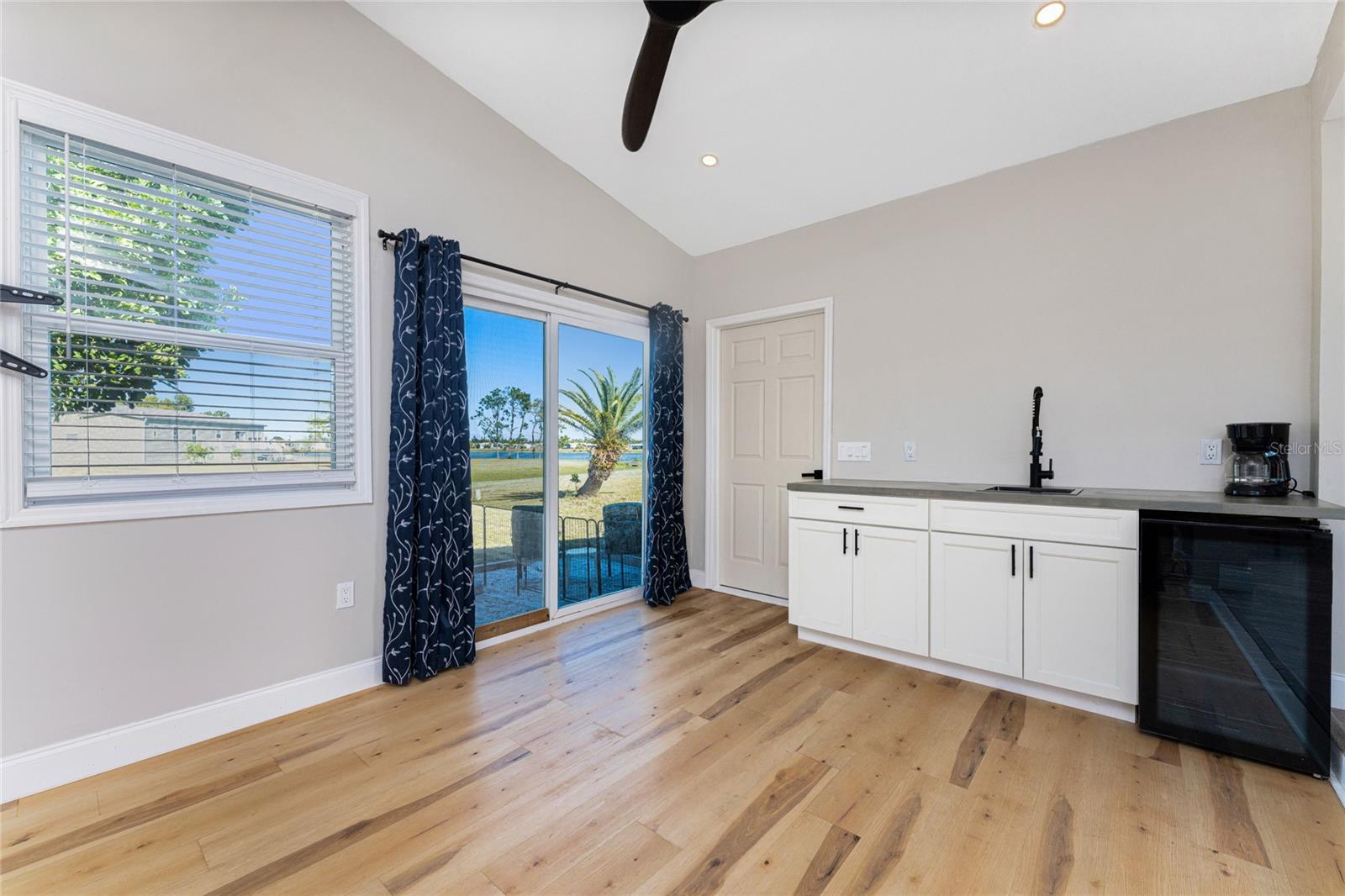 VILLAGE HOL LAKES - Residential