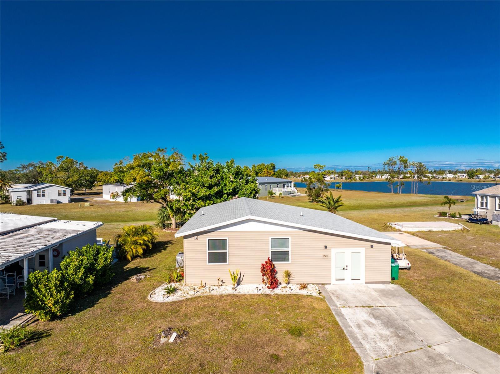 VILLAGE HOL LAKES - Residential