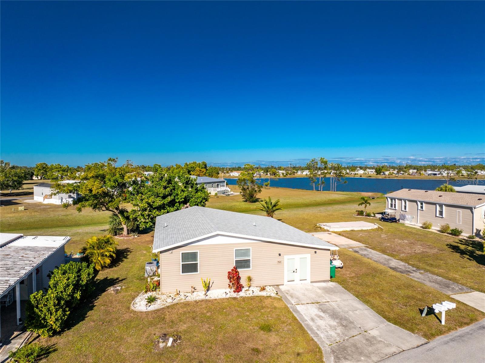 VILLAGE HOL LAKES - Residential