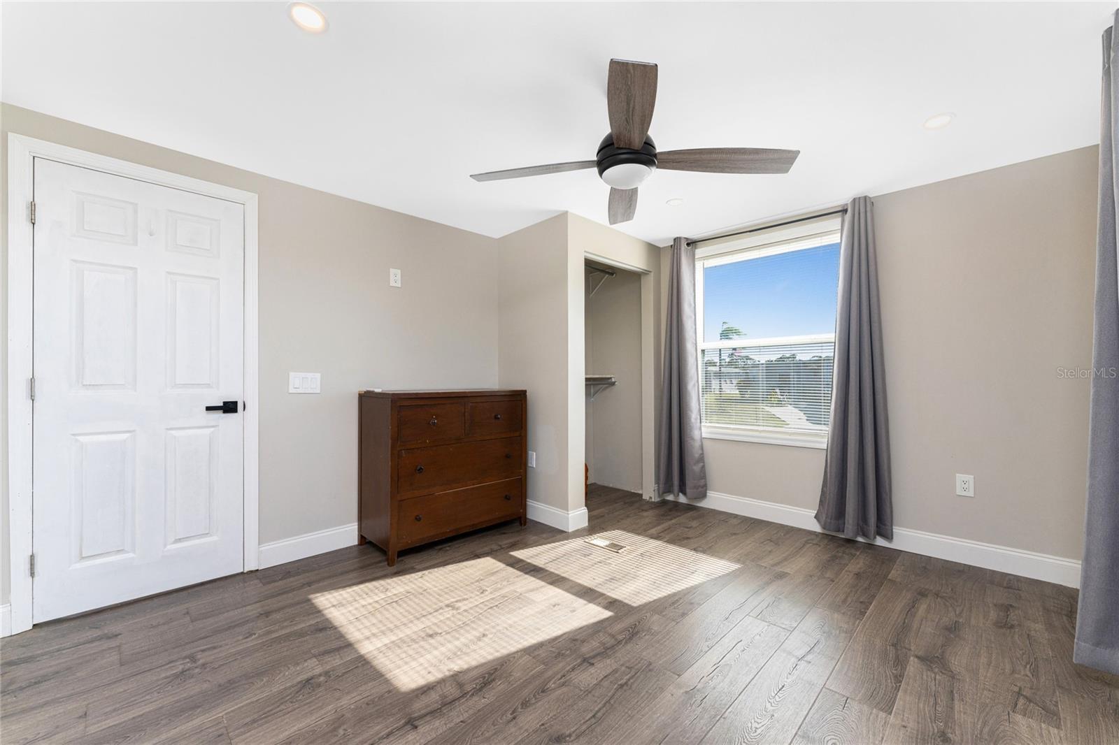 VILLAGE HOL LAKES - Residential