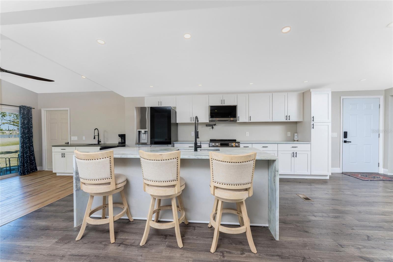 VILLAGE HOL LAKES - Residential