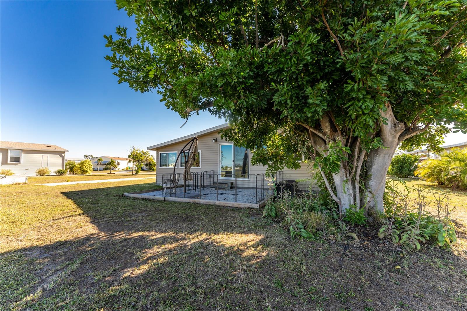 VILLAGE HOL LAKES - Residential