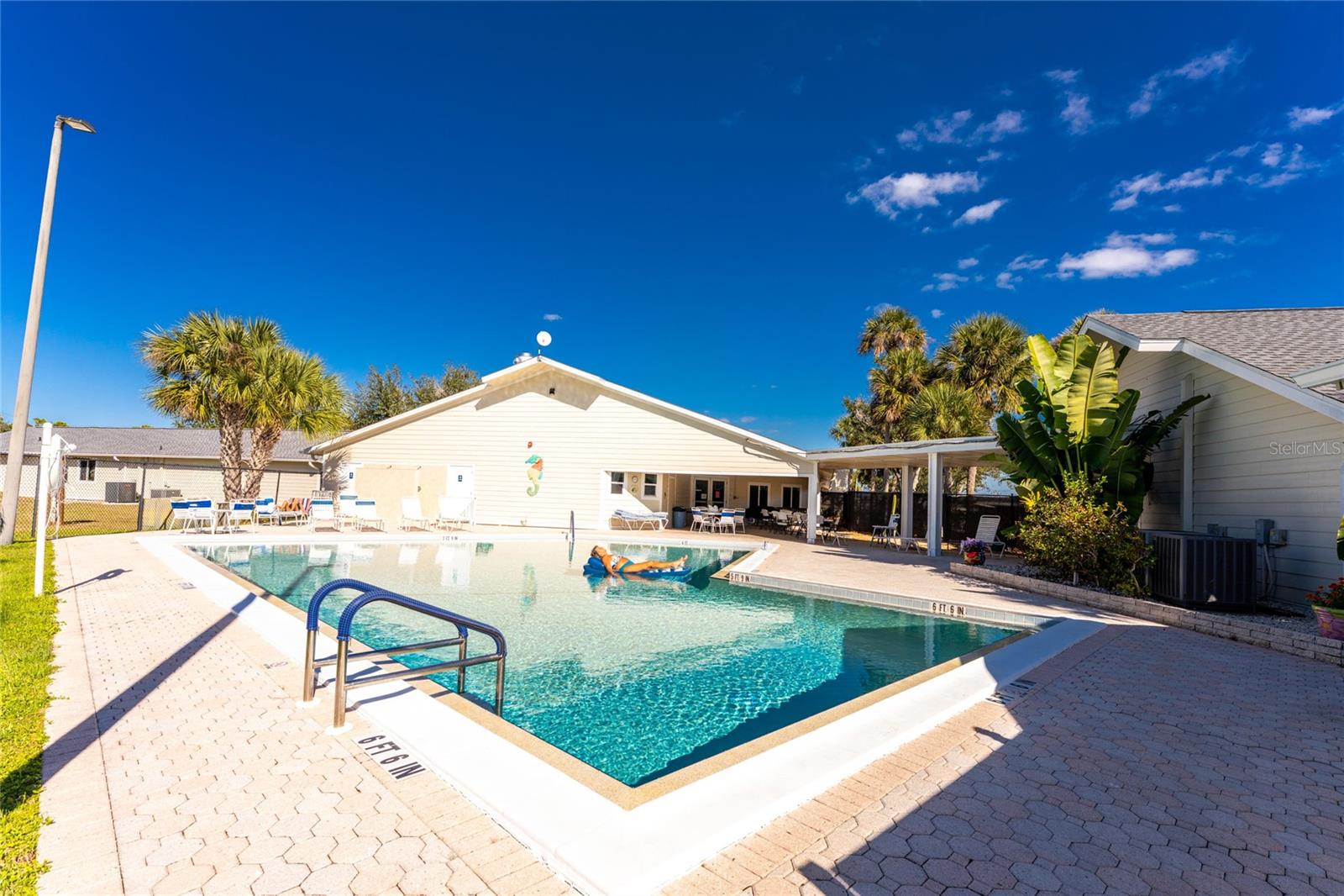 VILLAGE HOL LAKES - Residential