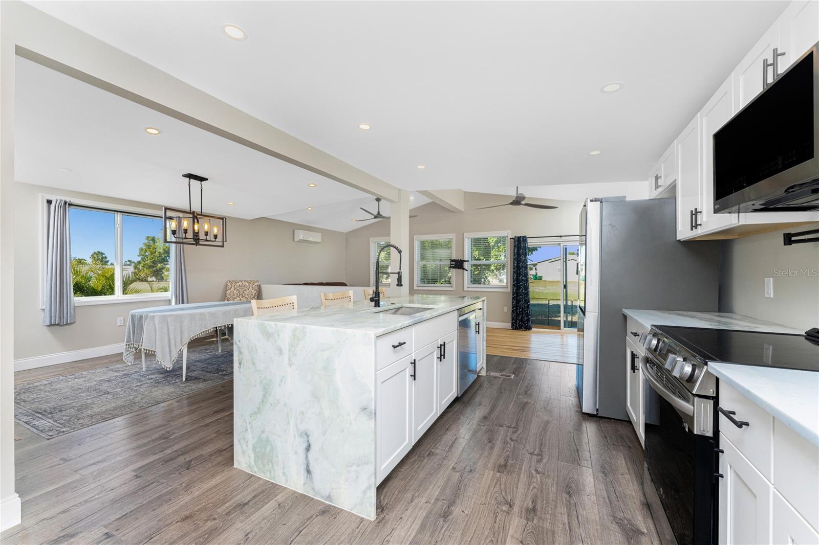 VILLAGE HOL LAKES - Residential