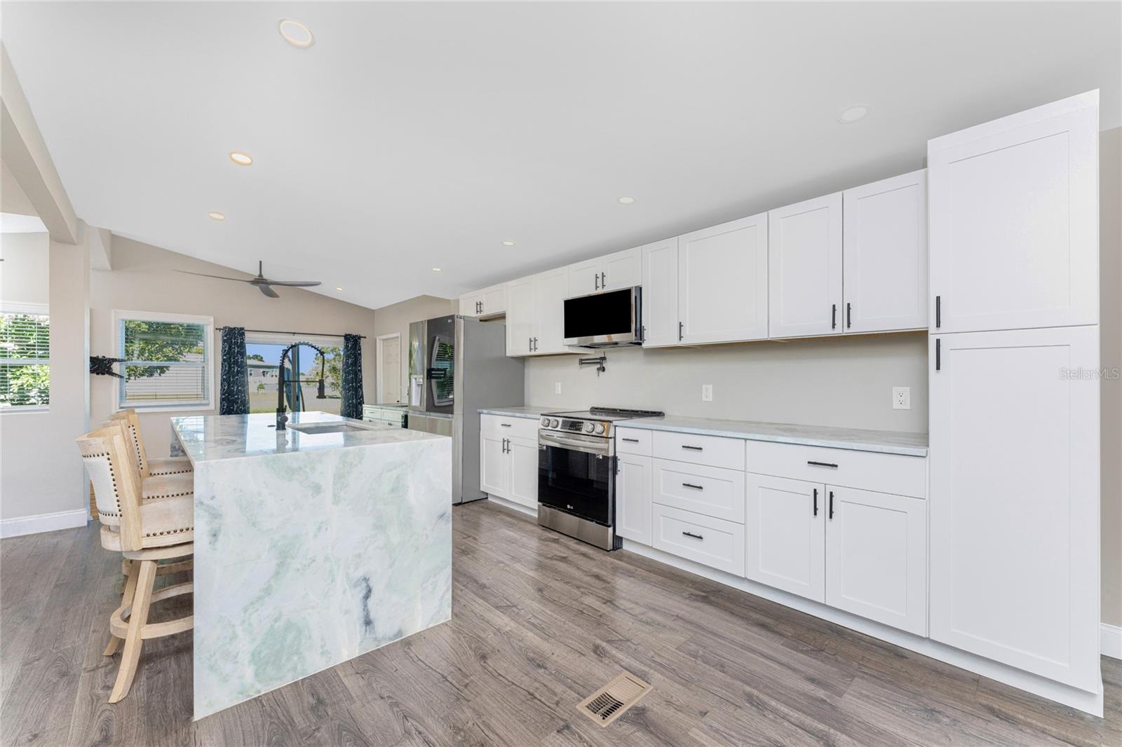 VILLAGE HOL LAKES - Residential