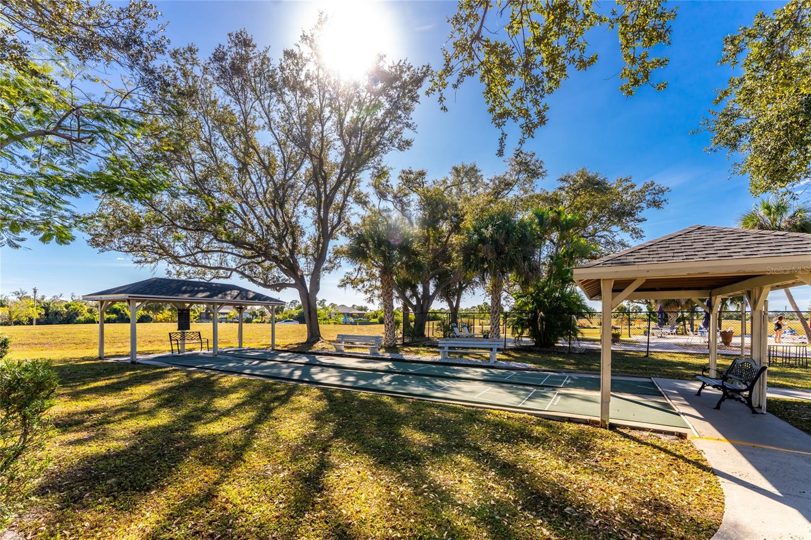 VILLAGE HOL LAKES - Residential