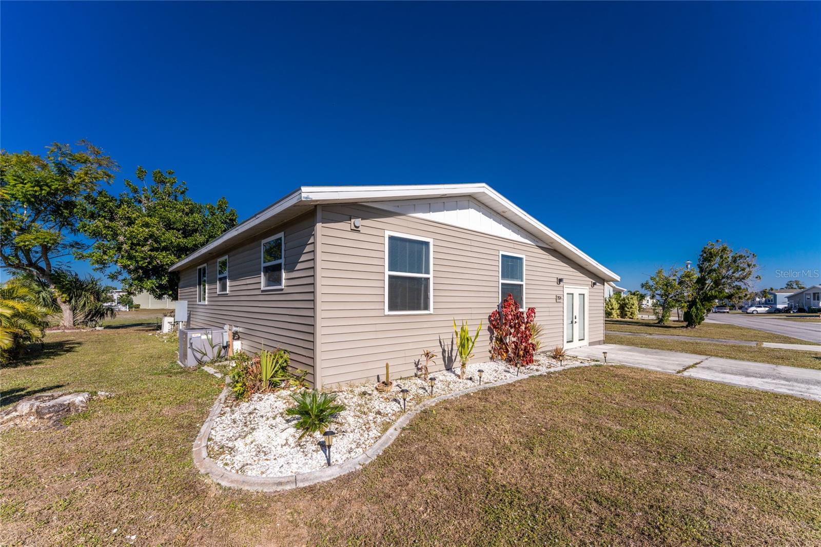 VILLAGE HOL LAKES - Residential