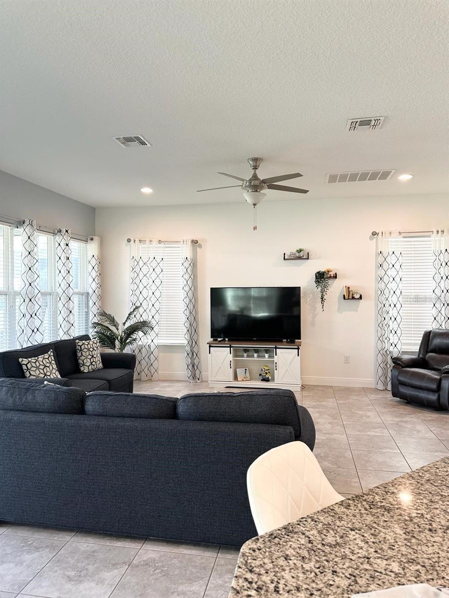 HIGHLANDS/SUMMERLAKE GROVE PH 2 - Residential Lease