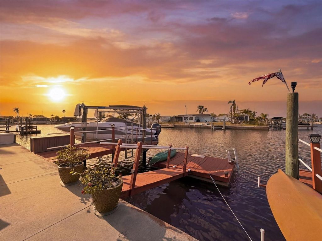 Photo of 6521 Leeside Isle, Hudson, FL 34667 (MLS # W7884500)