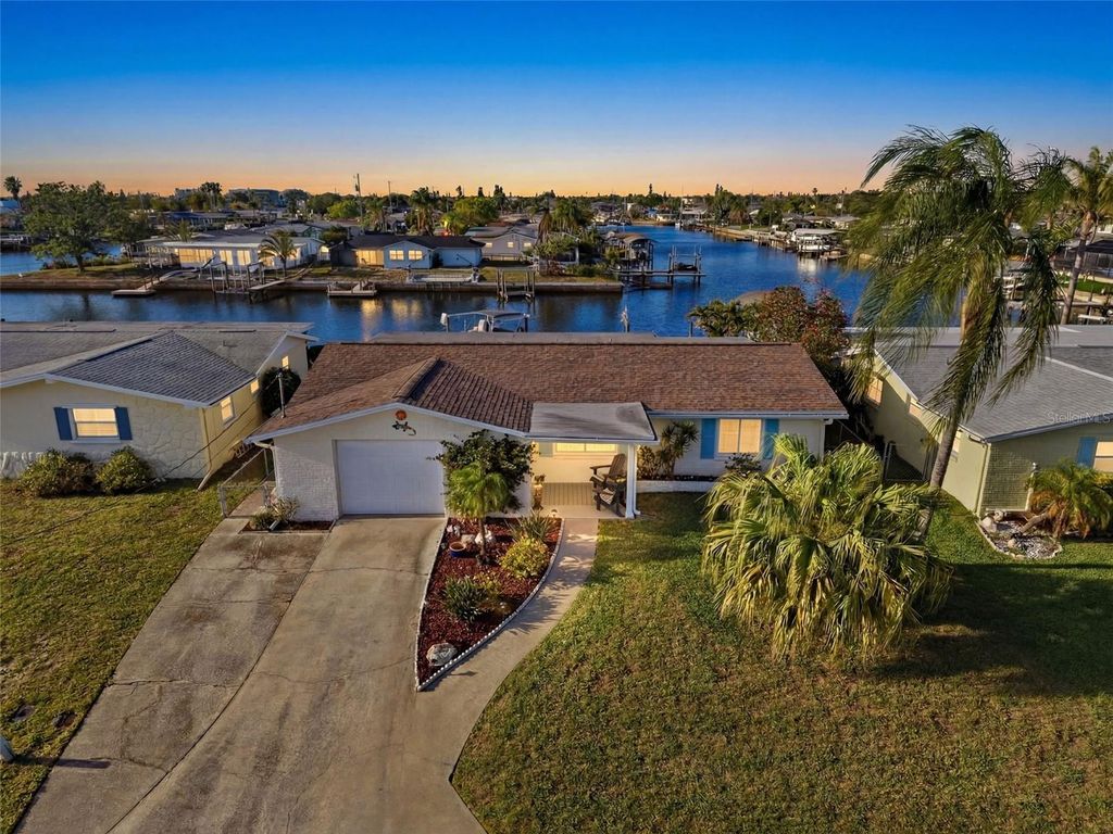 Photo of 6521 Leeside Isle, Hudson, FL 34667 (MLS # W7884500)