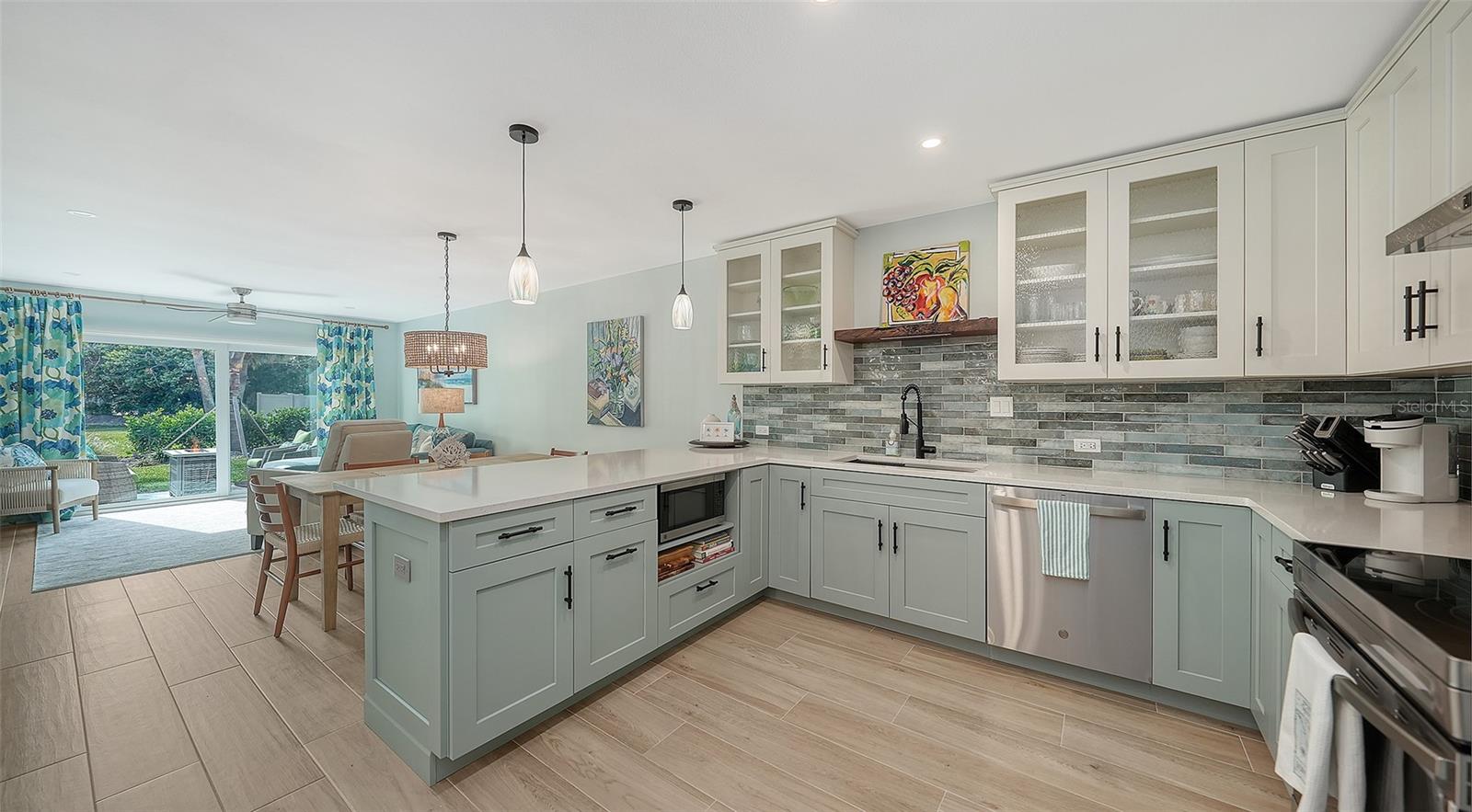 WINDWARD BAY AMD - Residential