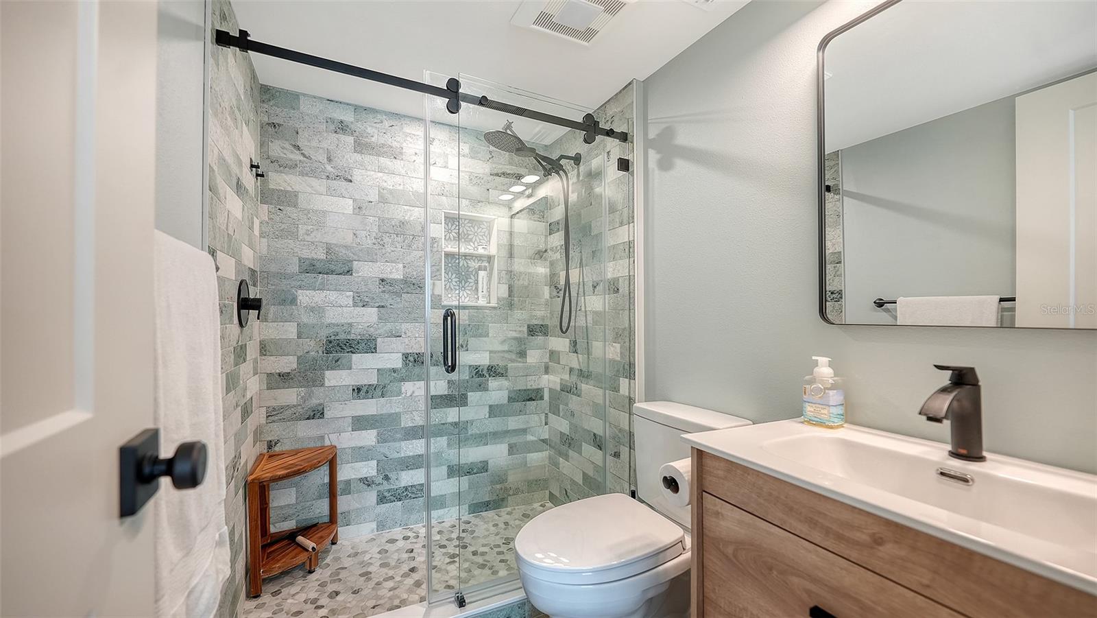 WINDWARD BAY AMD - Residential