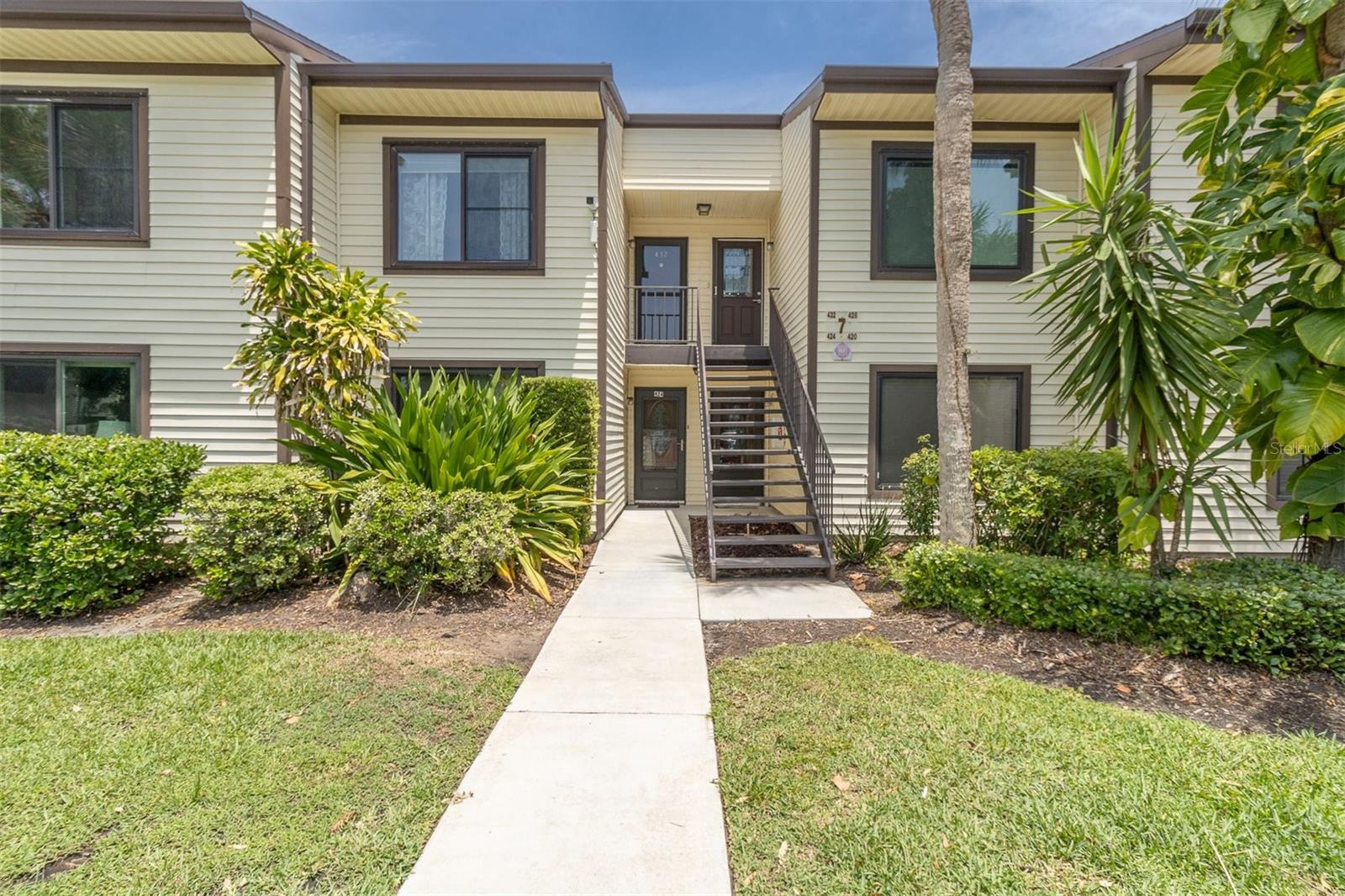 432 MOORINGS COVE DR. 432