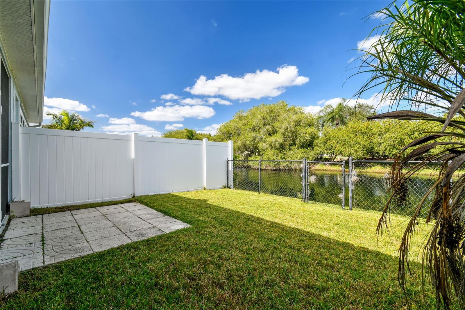 SUN KETCH TWNHMS AT CYPRESS LAKES - Residential