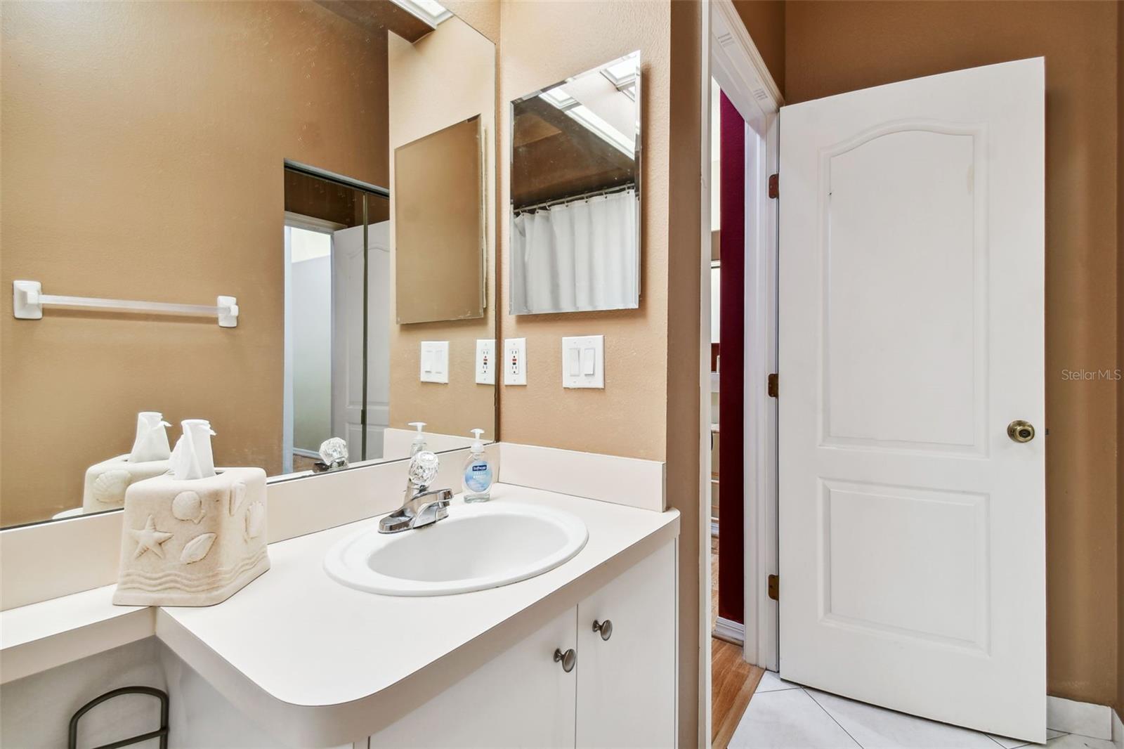 SUN KETCH TWNHMS AT CYPRESS LAKES - Residential