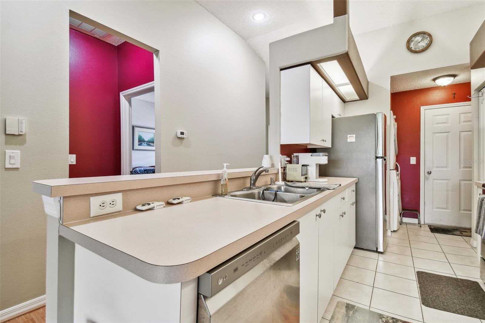 SUN KETCH TWNHMS AT CYPRESS LAKES - Residential