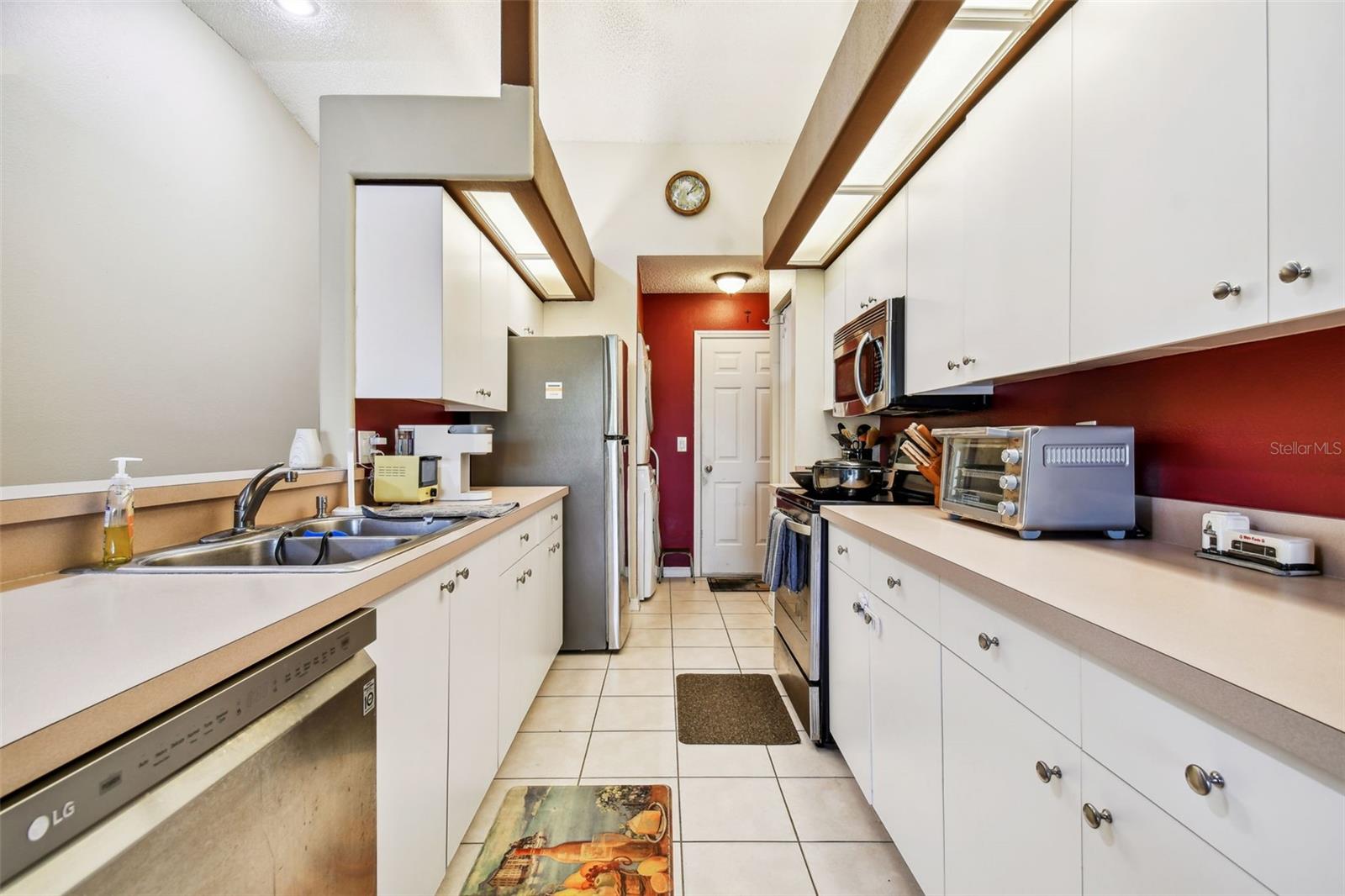 SUN KETCH TWNHMS AT CYPRESS LAKES - Residential