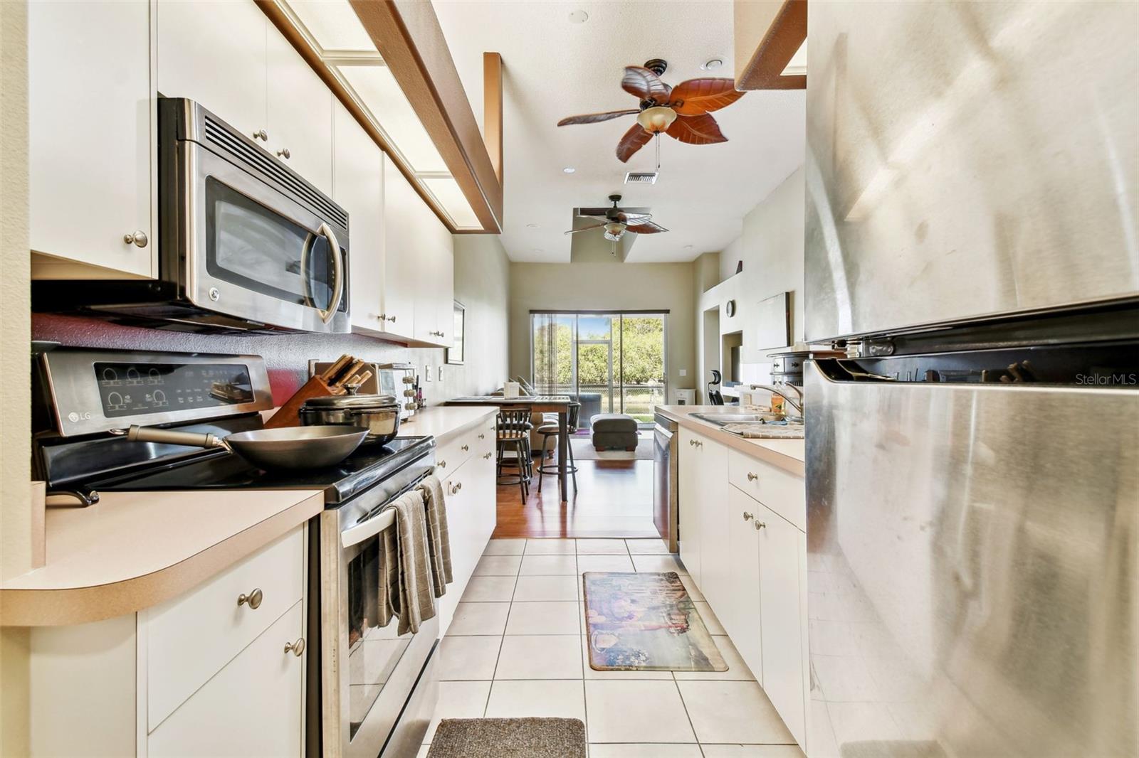 SUN KETCH TWNHMS AT CYPRESS LAKES - Residential