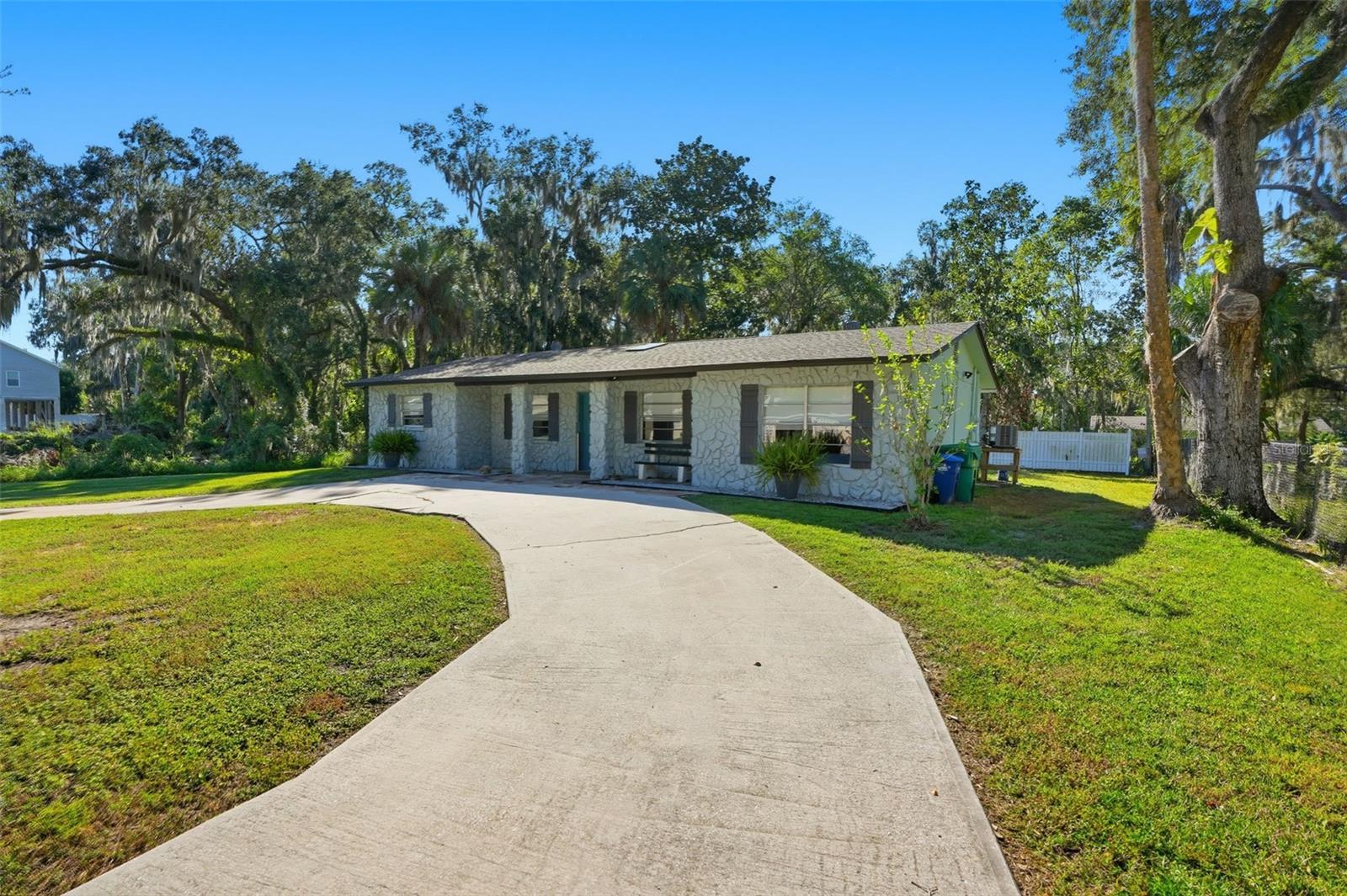 1144 N MIDIRON POINT