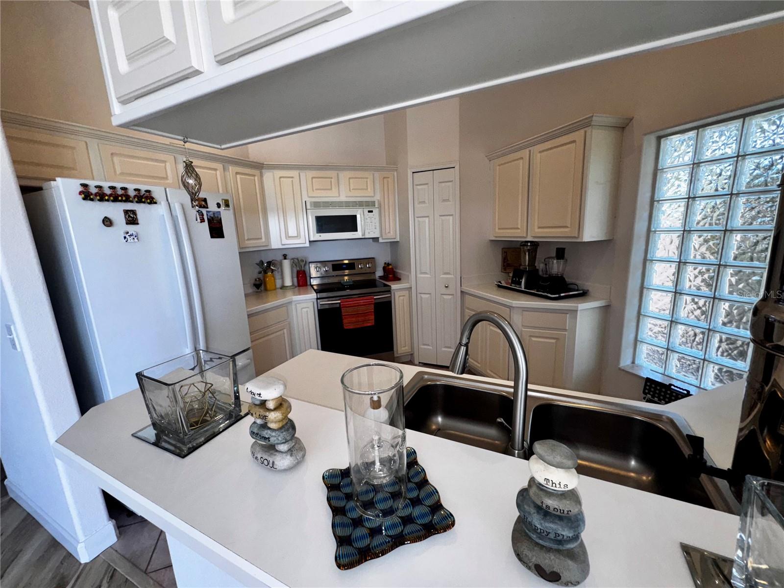 CINNAMON BAY CLUB - Residential Lease