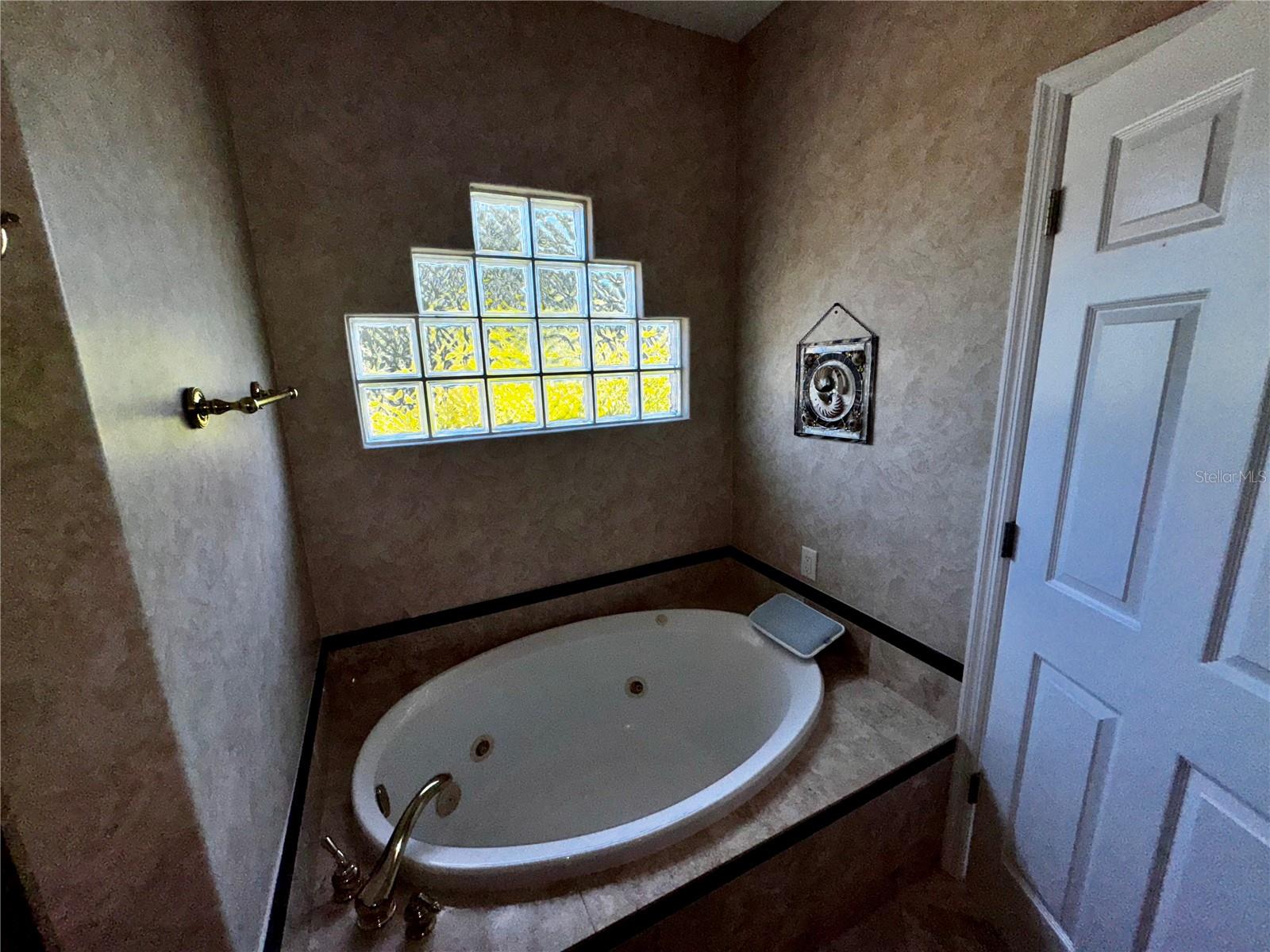 CINNAMON BAY CLUB - Residential Lease