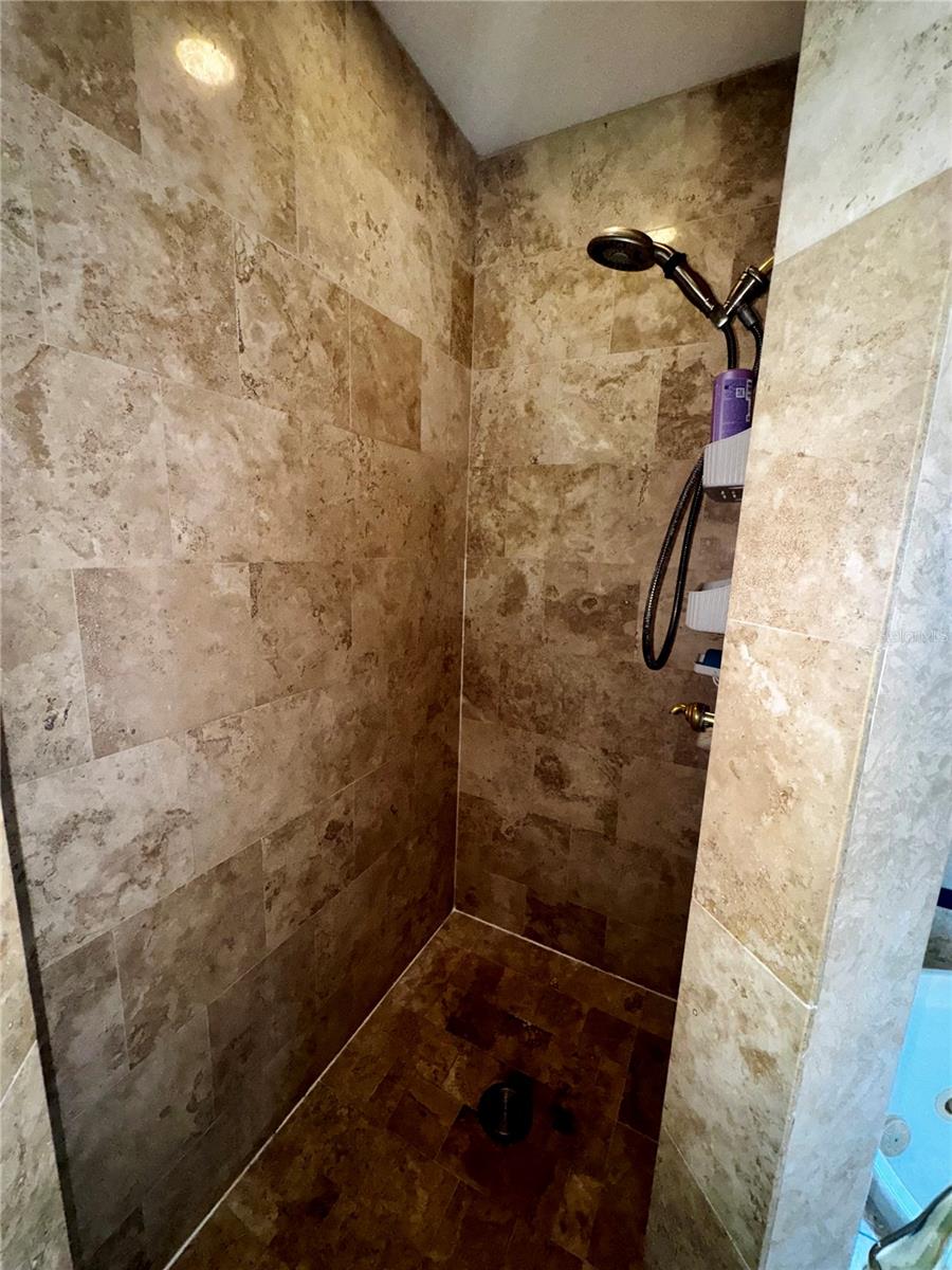 CINNAMON BAY CLUB - Residential Lease