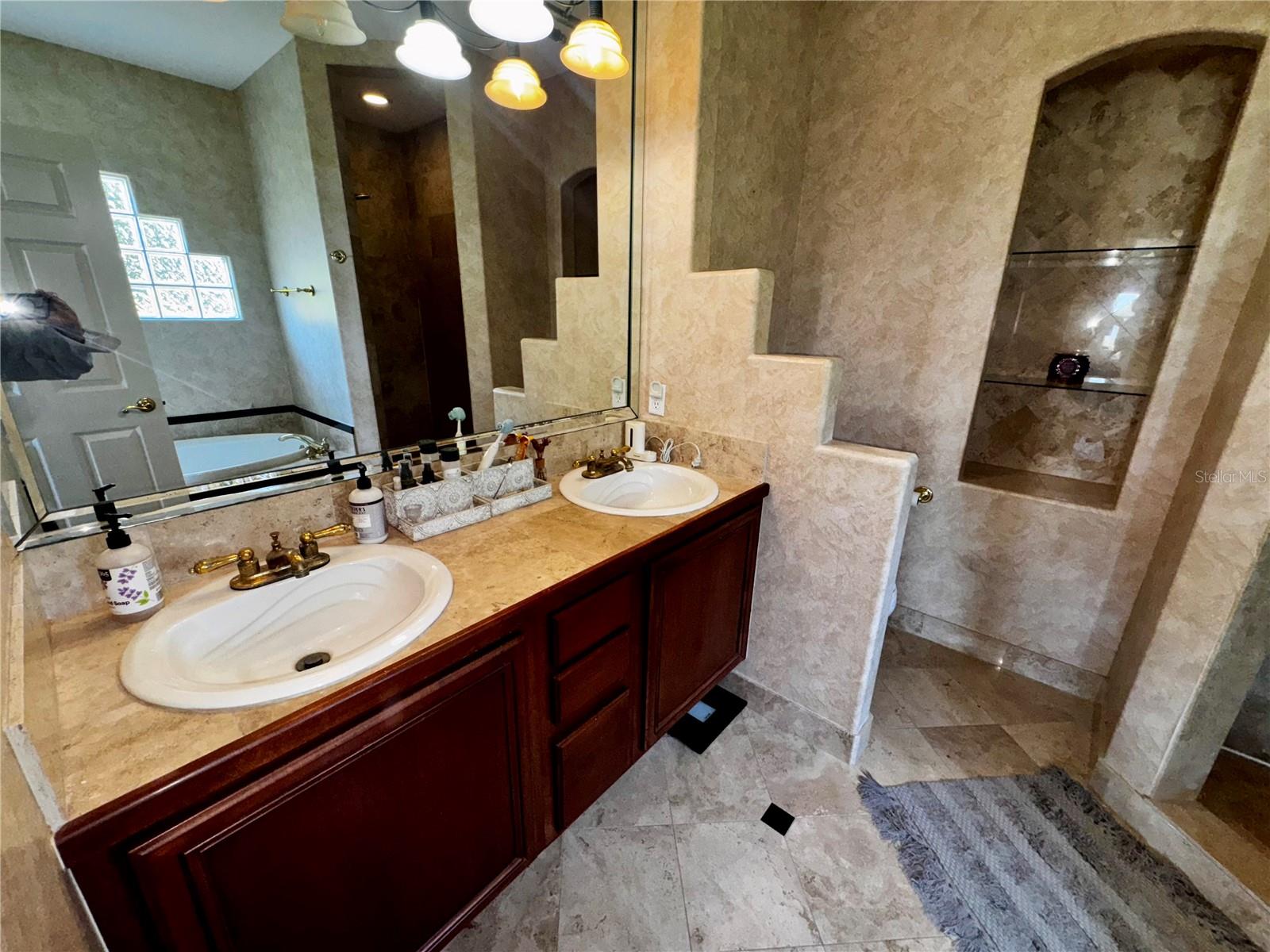 CINNAMON BAY CLUB - Residential Lease