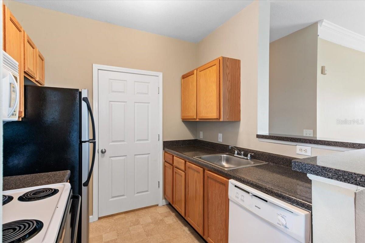 THE PALMS OF CORTEZ - Residential Lease