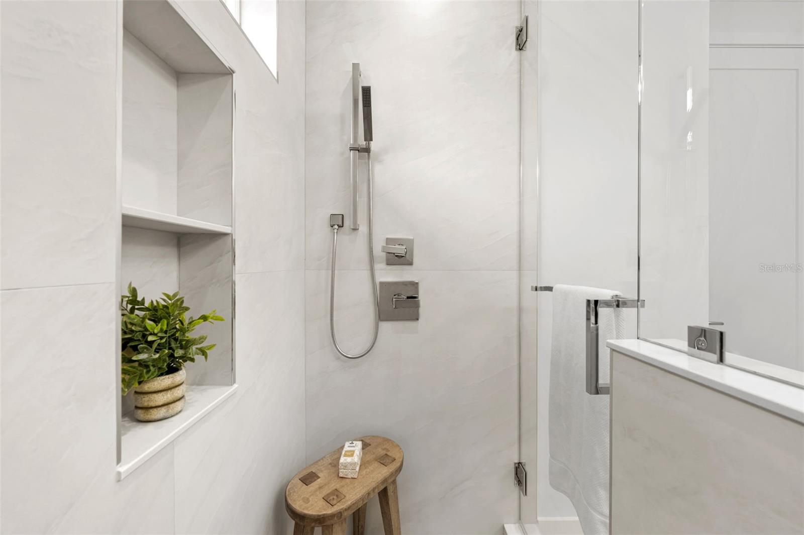 OAKELLARS - Residential