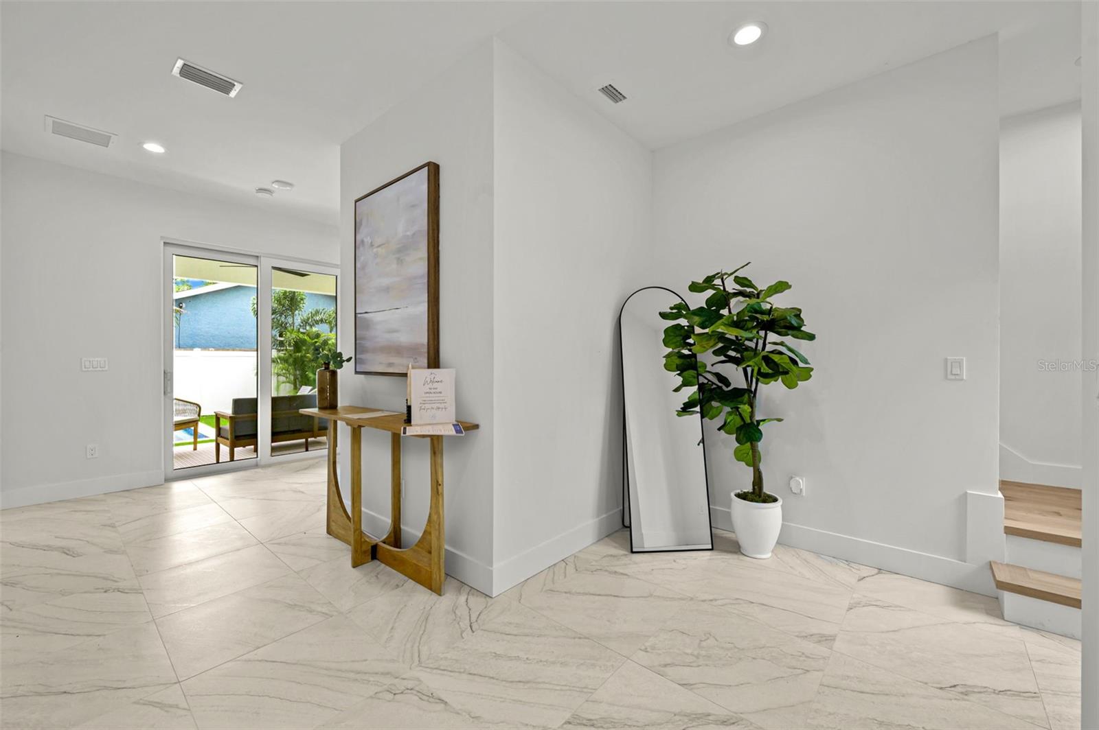 3228 W OAKELLAR AVENUE