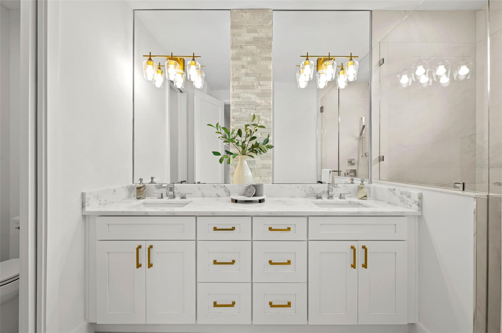 OAKELLARS - Residential